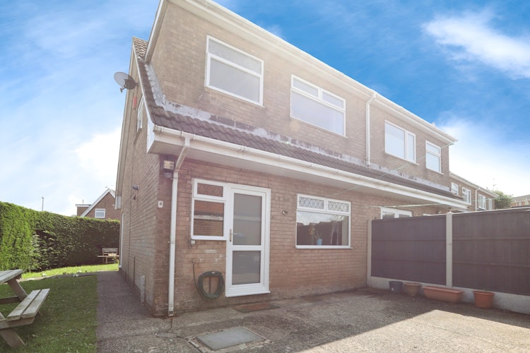 3 bedroom semi-detached house