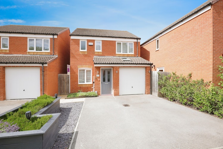 3 bedroom detached house