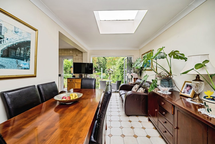 4 bedroom detached house