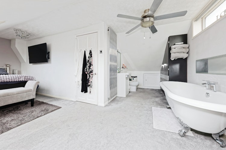 4 bedroom semi-detached house