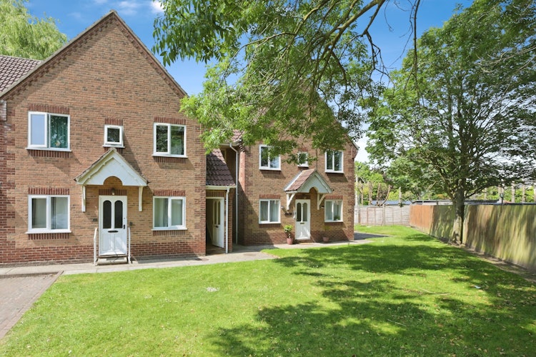 2 bedroom maisonette