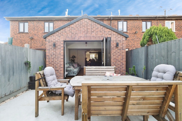 2 bedroom terraced house