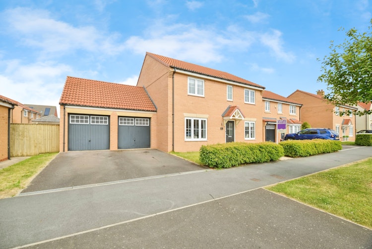 4 bedroom detached house