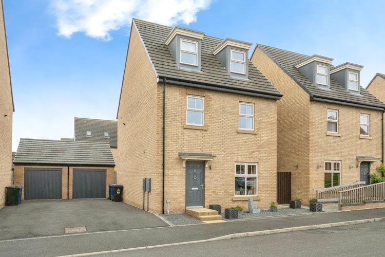 4 bedroom detached house