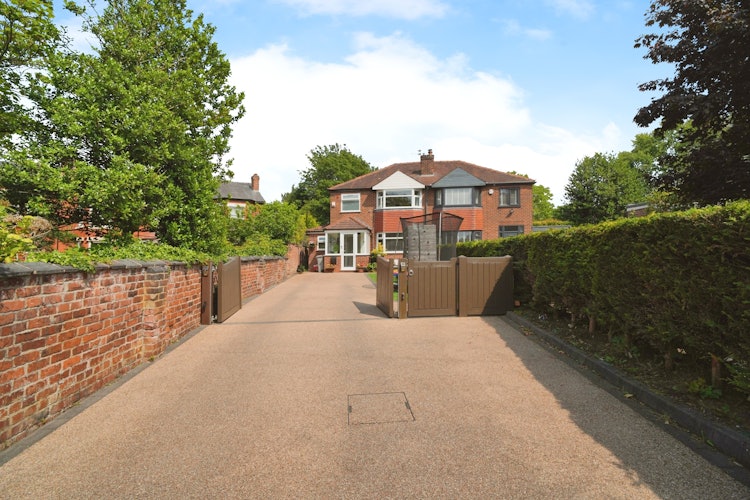 3 bedroom semi-detached house