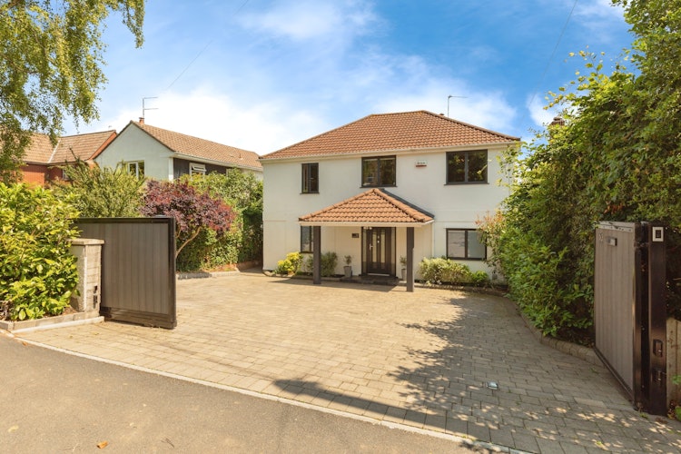 4 bedroom detached house