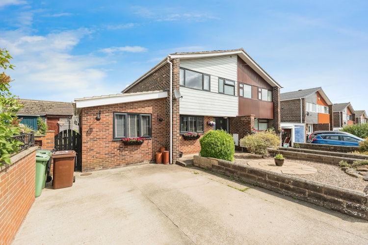 3 bedroom semi-detached house