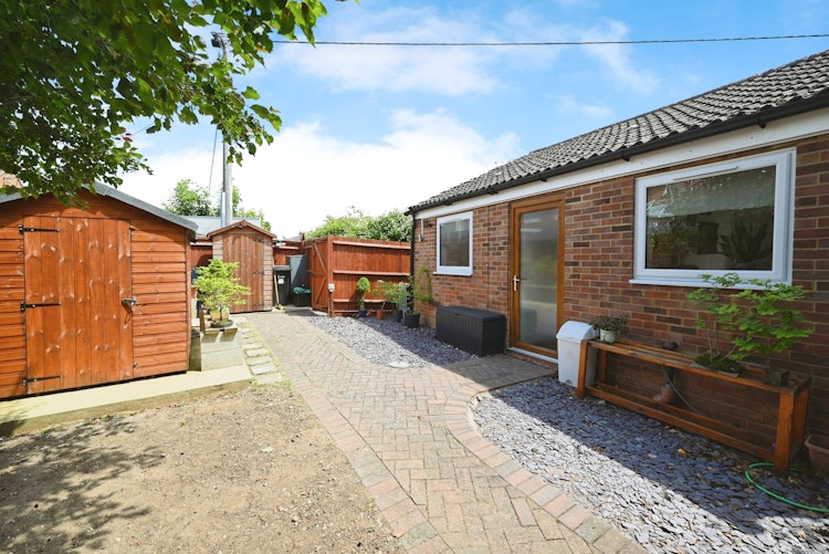 1 bedroom detached bungalow