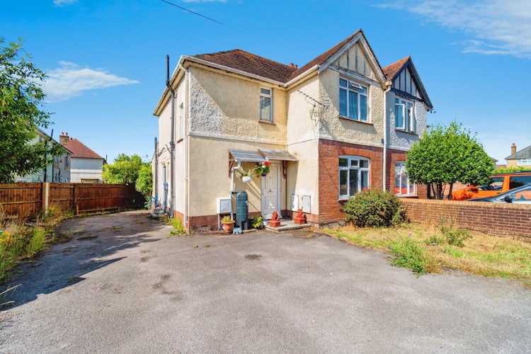 1 bedroom maisonette