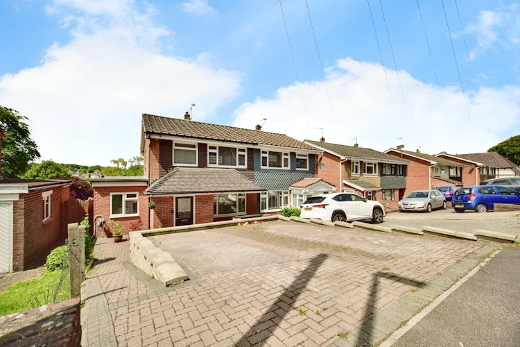 5 bedroom semi-detached house