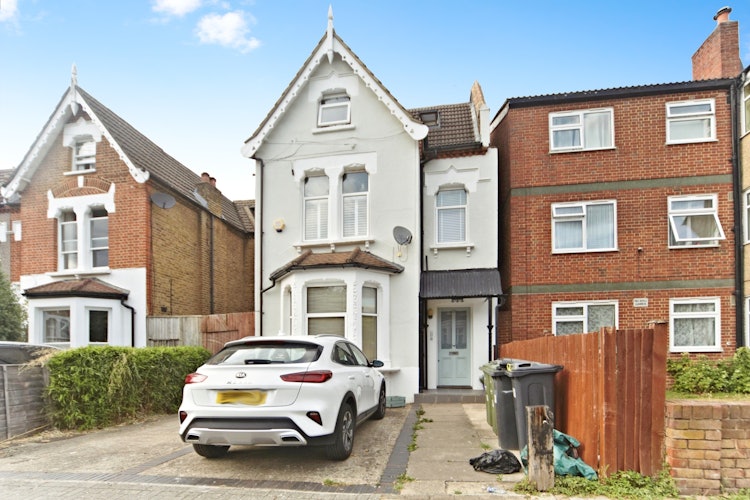 3 bedroom ground floor flat