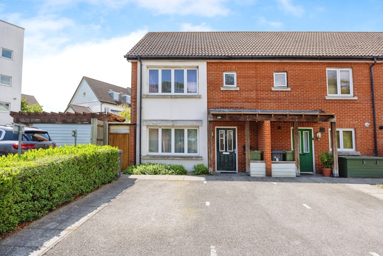 3 bedroom end of terrace house