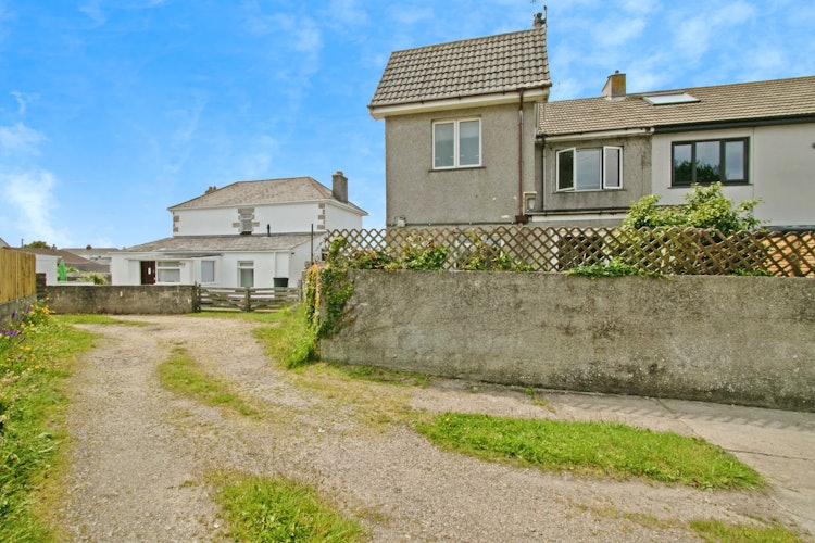 4 bedroom semi-detached house