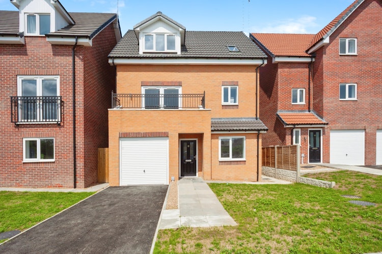 4 bedroom detached house