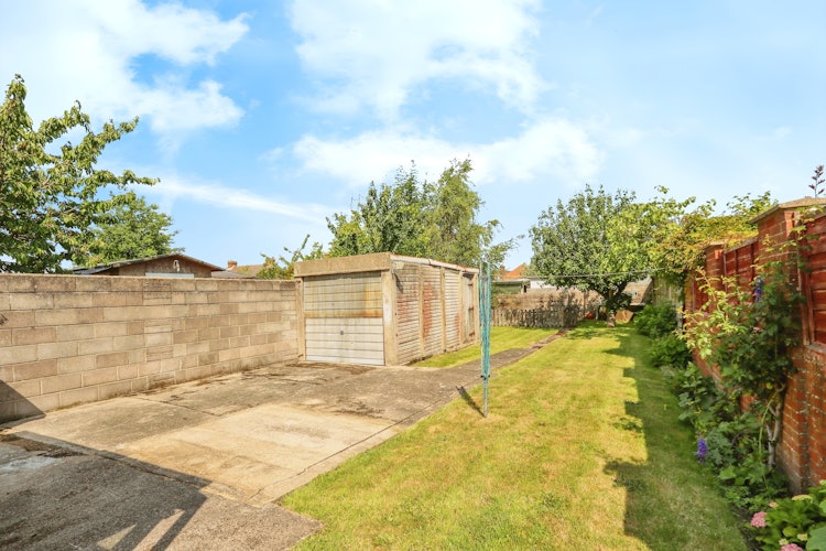 3 bedroom detached bungalow