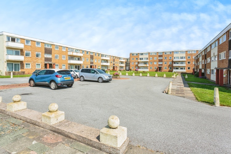 2 bedroom ground floor flat