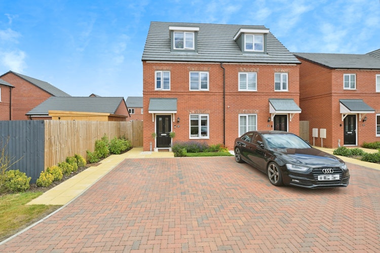 3 bedroom semi-detached house