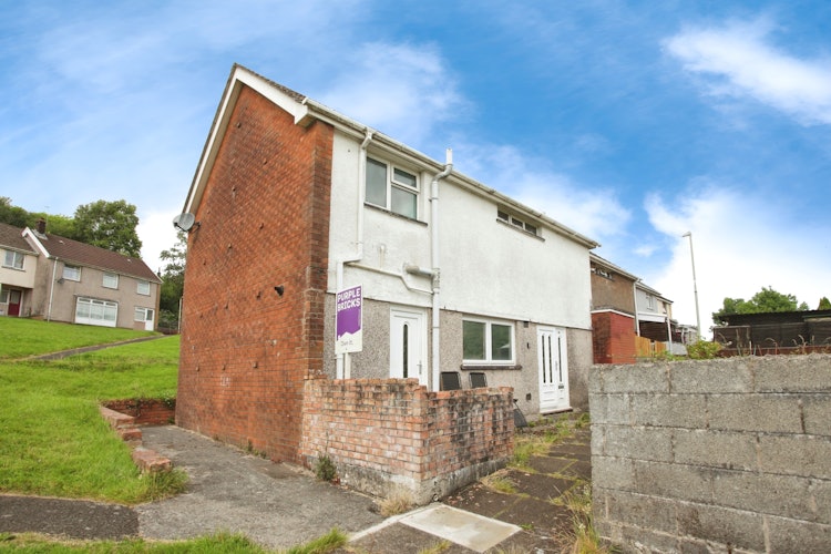 3 bedroom end of terrace house