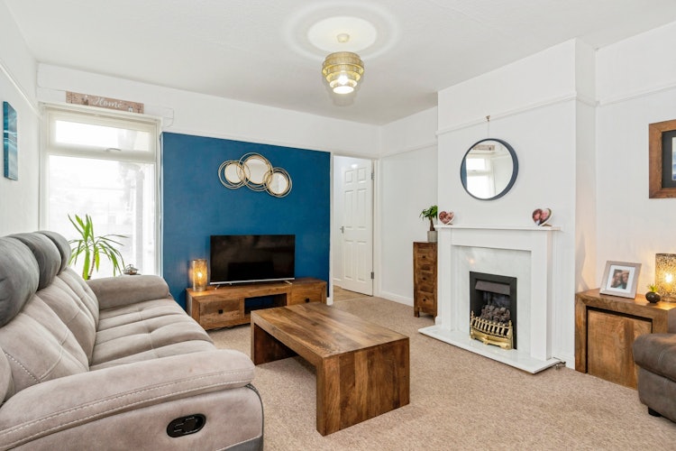 3 bedroom maisonette