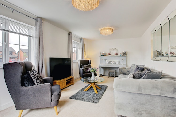 4 bedroom detached house