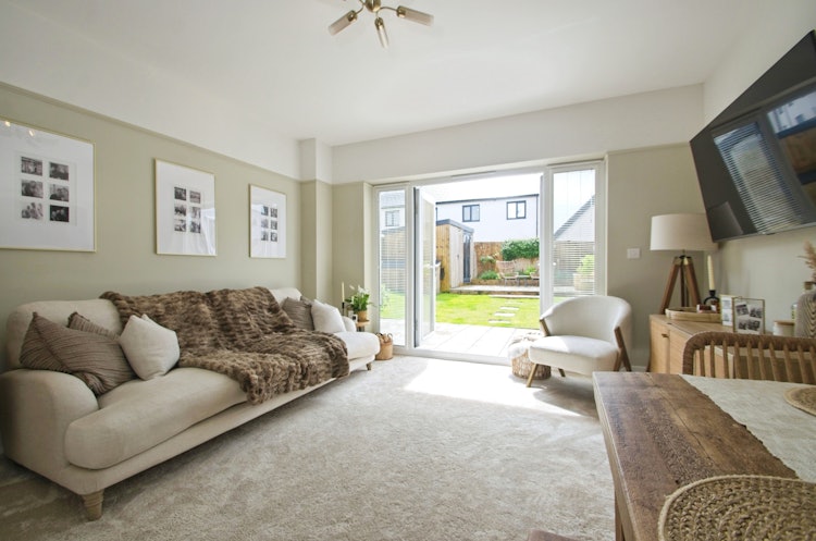 2 bedroom end of terrace house