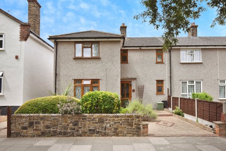 3 bedroom end of terrace house