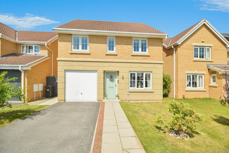 4 bedroom detached house