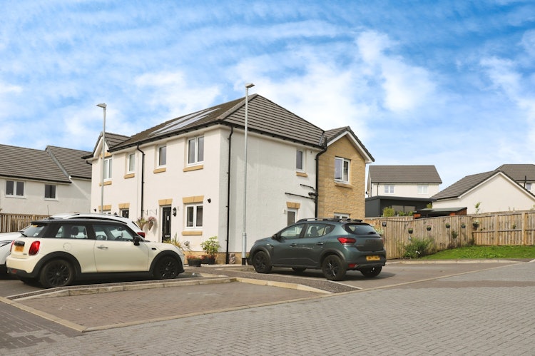 3 bedroom semi-detached house