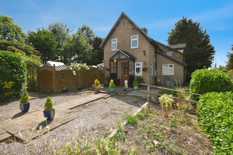 4 bedroom detached house