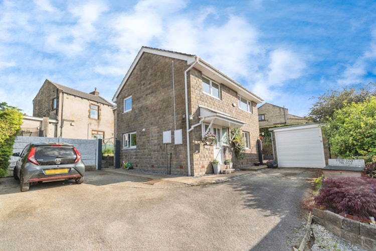 5 bedroom detached house