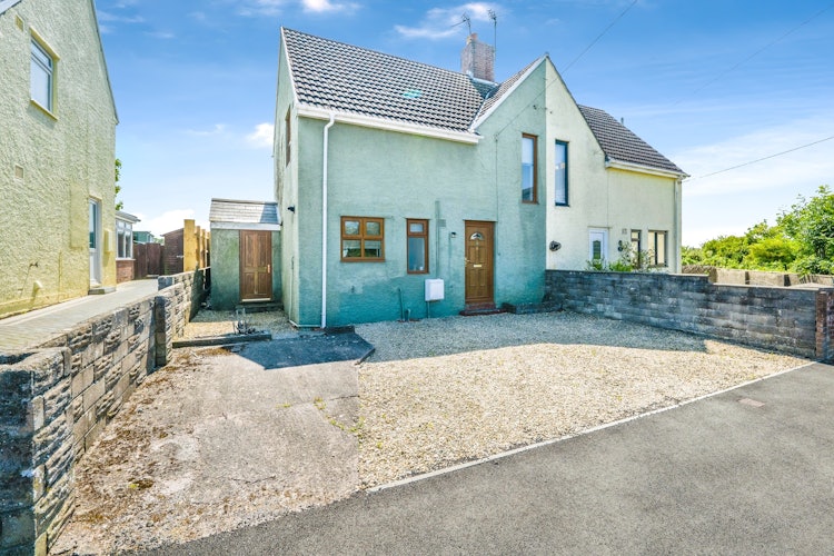 3 bedroom semi-detached house