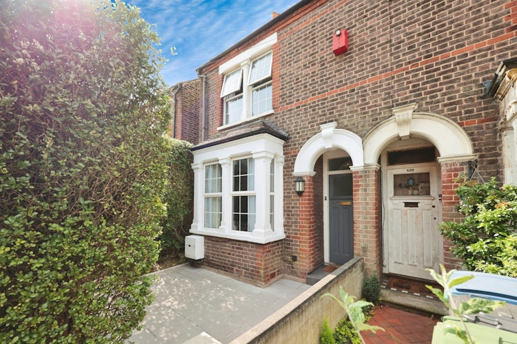 3 bedroom end of terrace house