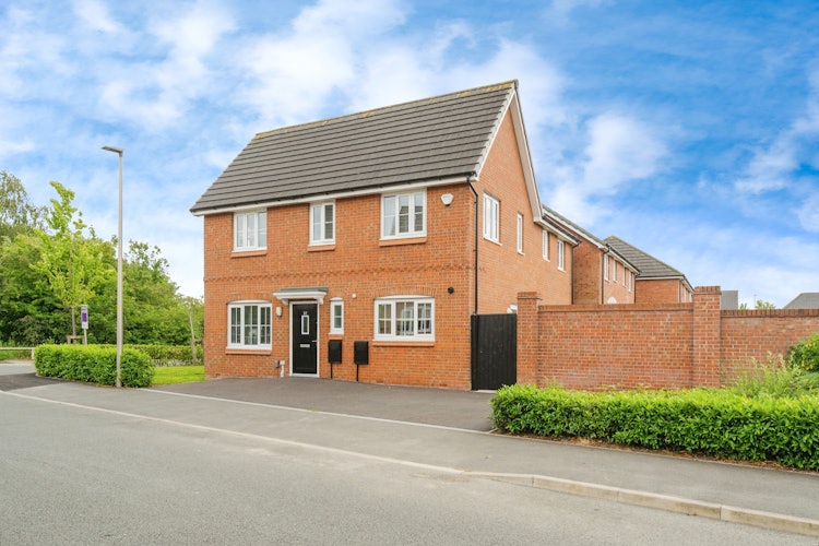 3 bedroom semi-detached house