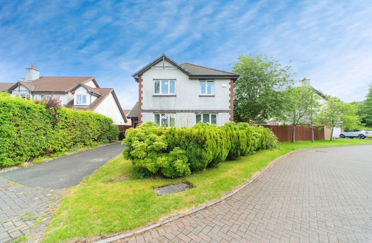 4 bedroom detached house