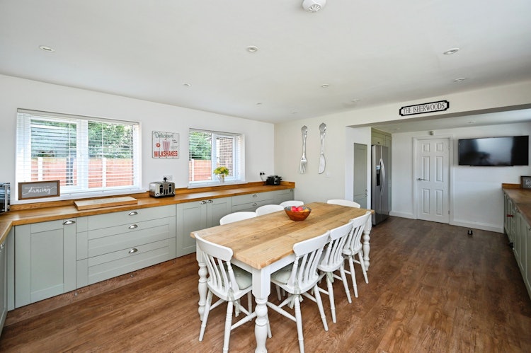 4 bedroom semi-detached house