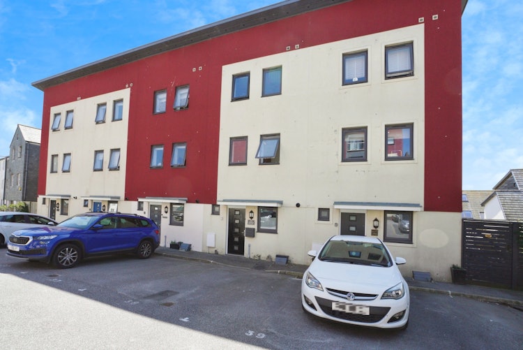 4 bedroom terraced house