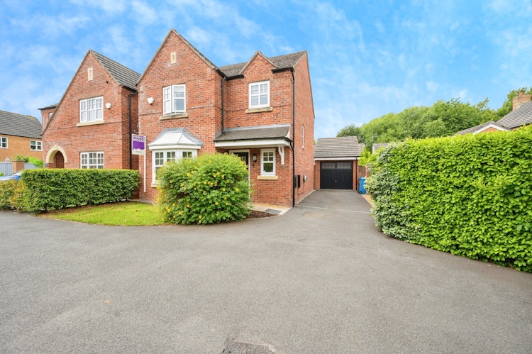 3 bedroom detached house