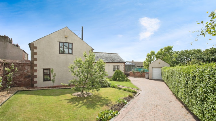 4 bedroom detached house