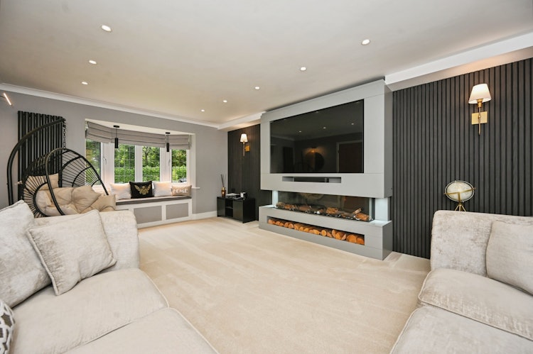 4 bedroom detached house