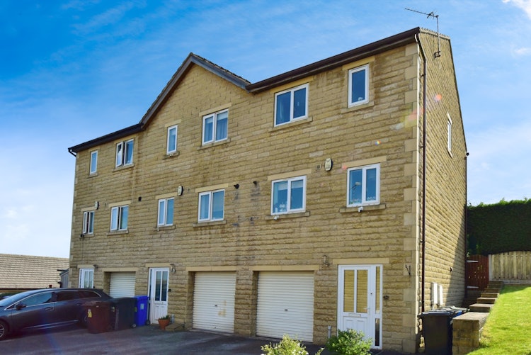 3 bedroom end of terrace house
