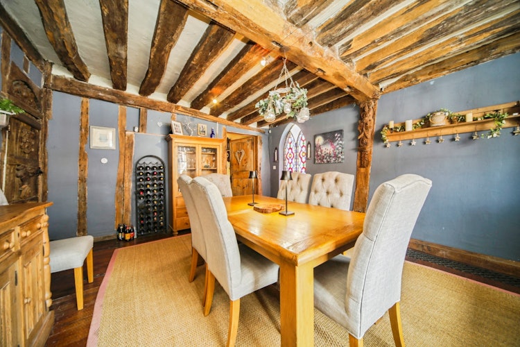 6 bedroom semi-detached house