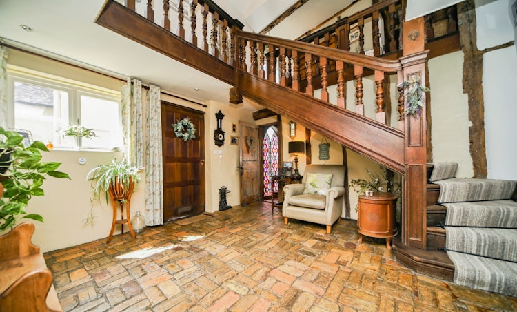6 bedroom semi-detached house