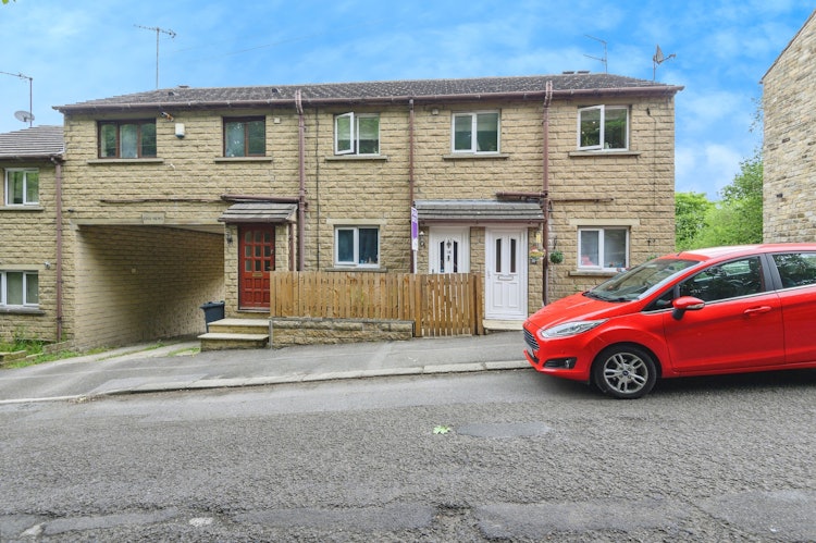 2 bedroom maisonette