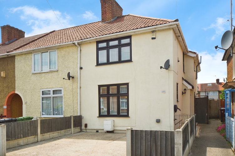 3 bedroom end of terrace house