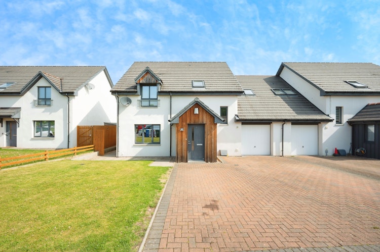 4 bedroom semi-detached house