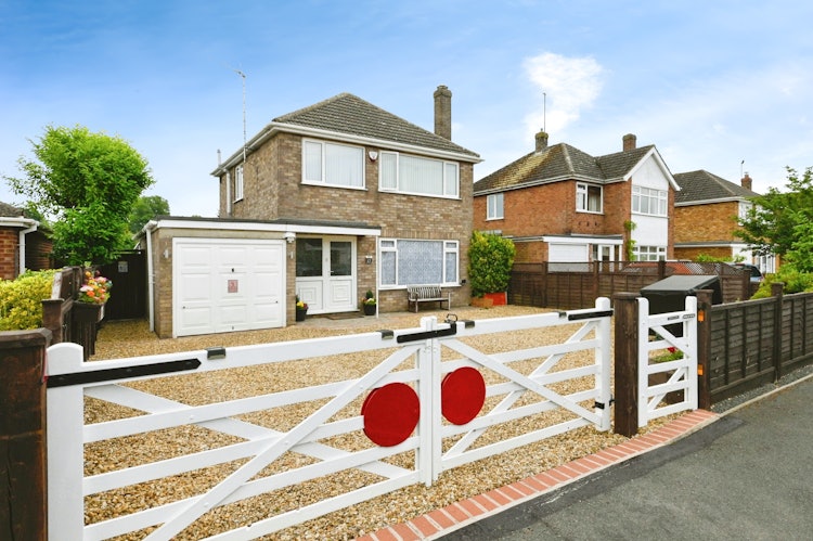 3 bedroom detached house