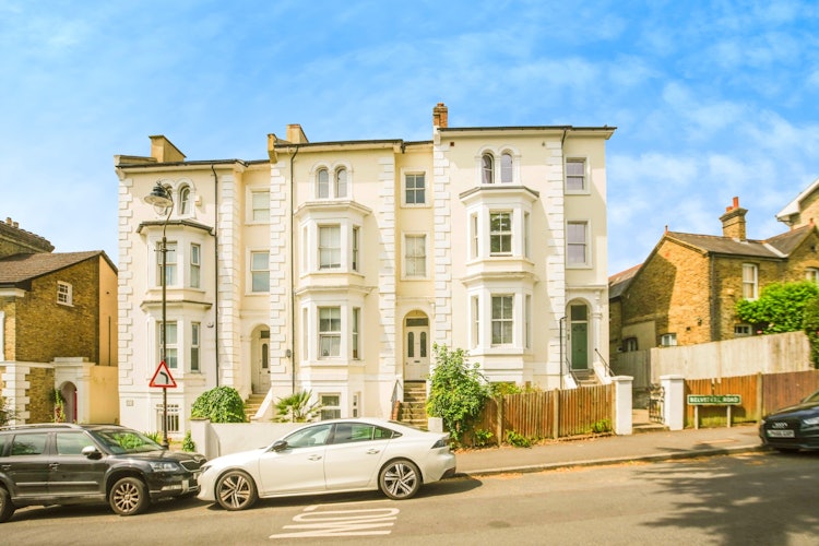 2 bedroom ground floor maisonette