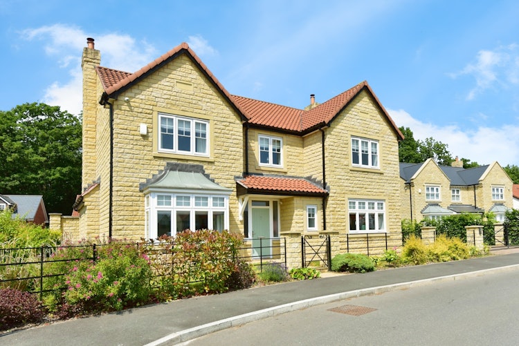 5 bedroom detached house