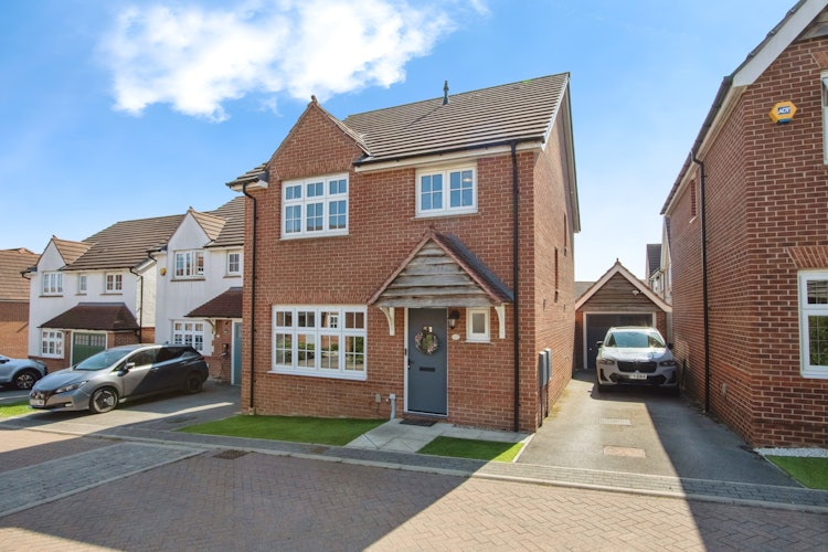 4 bedroom detached house