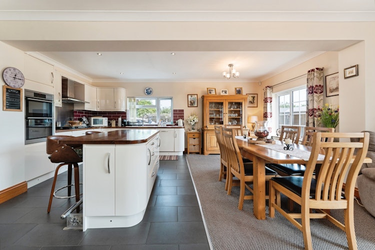 4 bedroom detached house